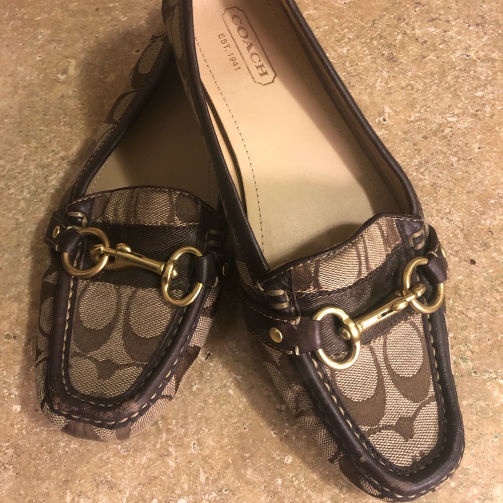 Classy coach loafers! Great condition!